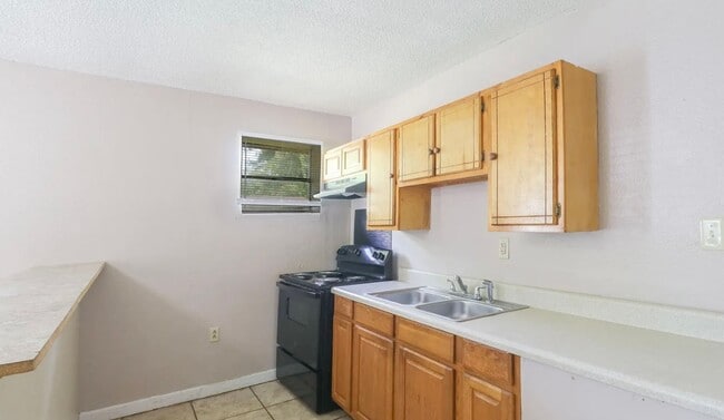 Building Photo - 5012 Merdian Street Unit A