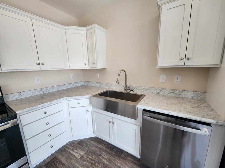 Building Photo - 73 Ivan Dr