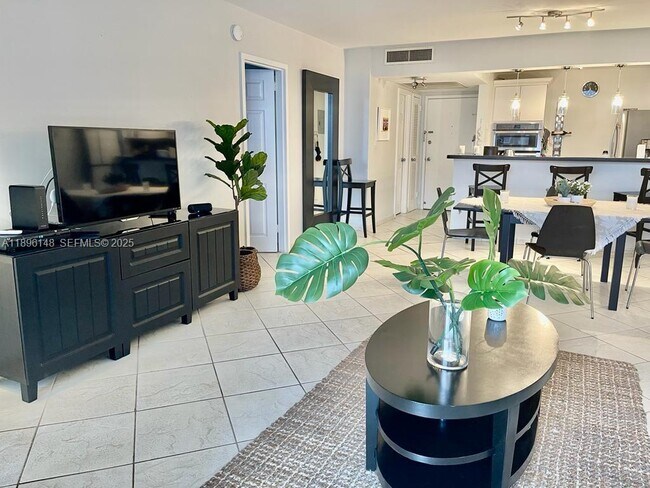 Building Photo - 2030 S Ocean Dr