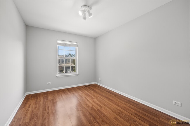 Building Photo - 600 Creekside Cir