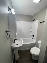 Building Photo - 3052 S Franklin Ave