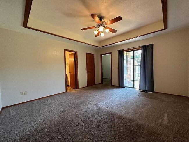 Building Photo - 512 Bonita Cir