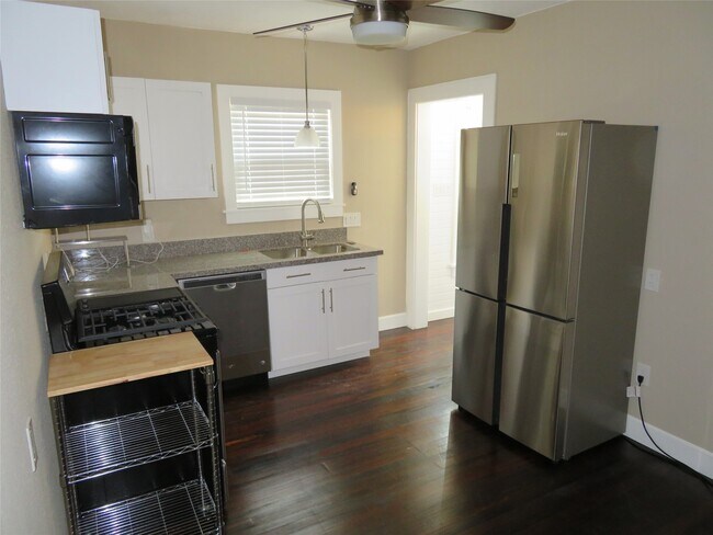 Building Photo - 12 Greenwood St