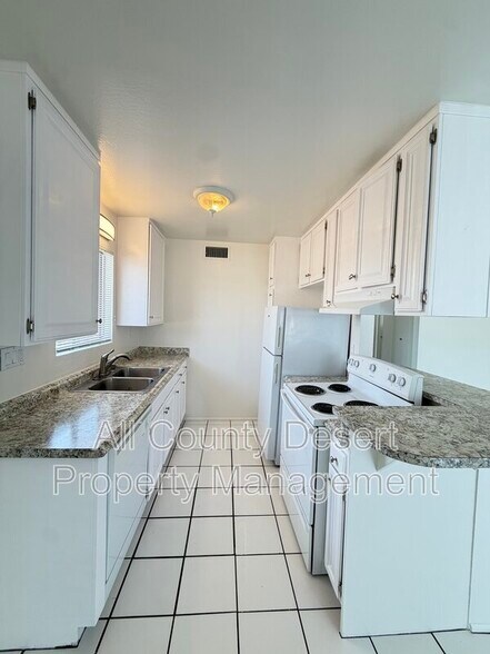 Building Photo - 550 El Cielo Rd