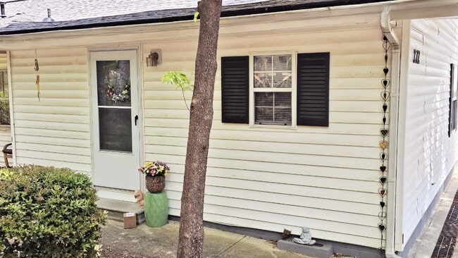 Building Photo - 212 Thurston Dr NW