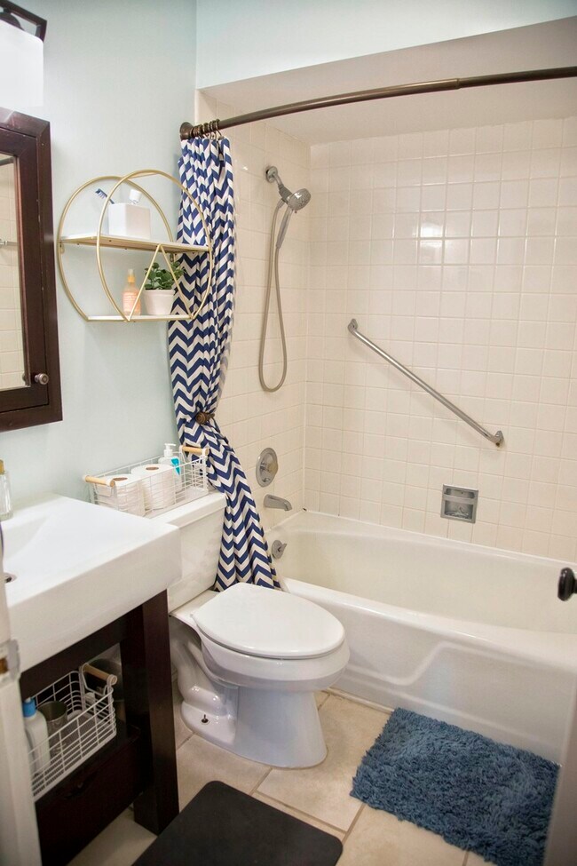 Building Photo - 2S316 Arrowhead Dr