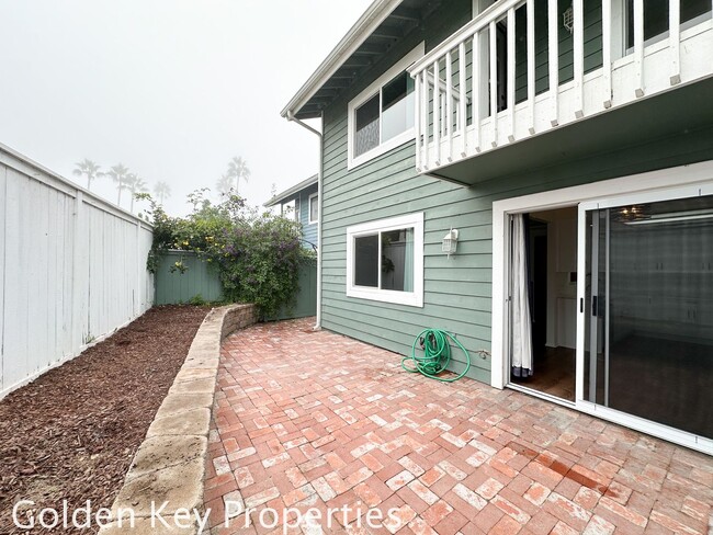 Building Photo - Remodeled Two-Bedroom Townhome in Encinita...