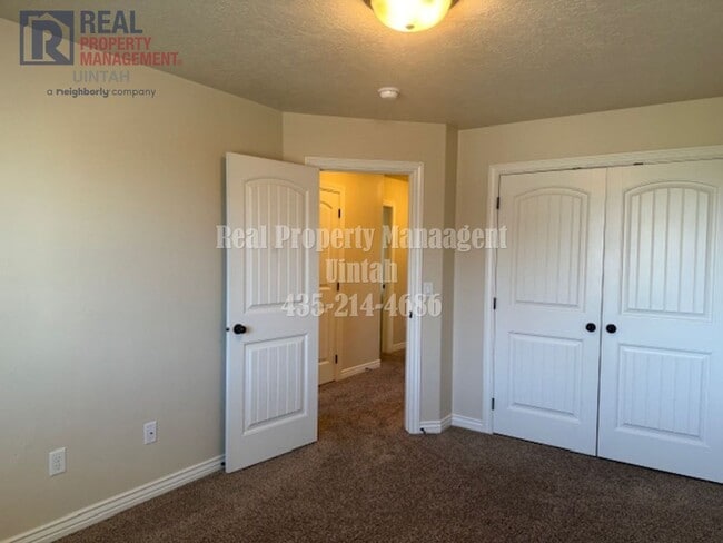 Building Photo - 3 bed 2.5 bath townhome in Fox Run