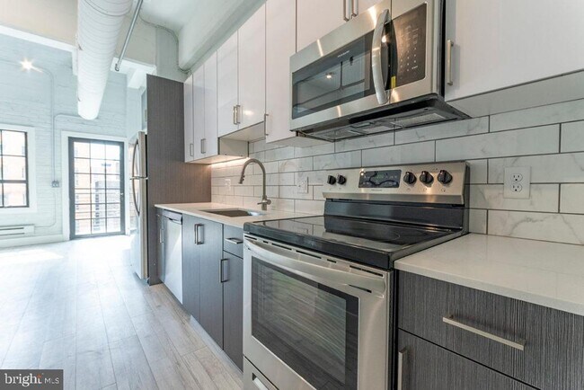 Building Photo - 408 S 13th St