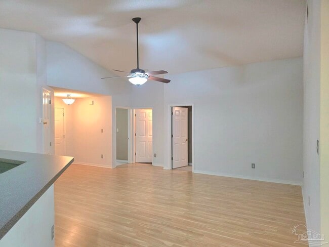 Building Photo - 1059 Simpson St