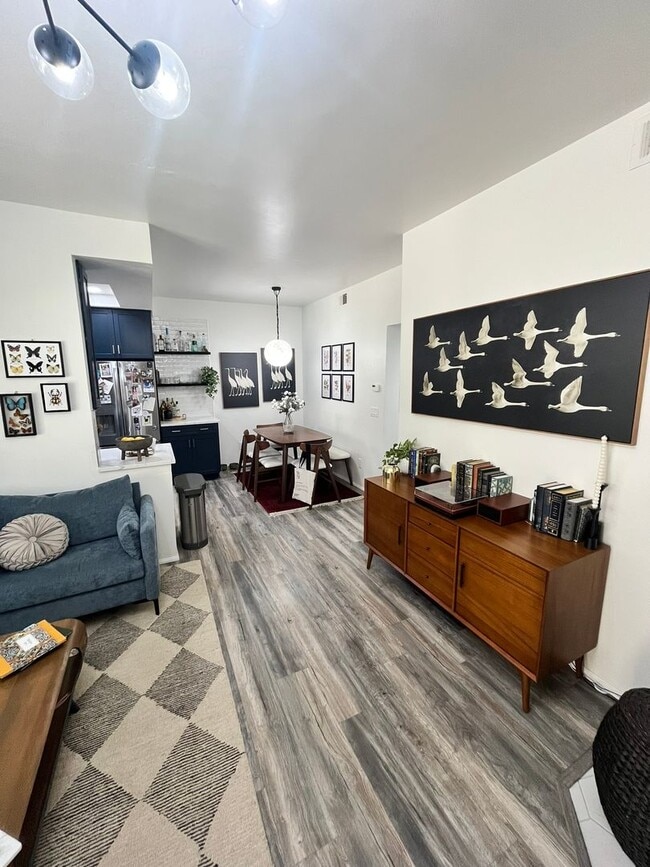 Building Photo - Stunning 2-Bed, 2-Bath Renovated Home with Private Patio & Parking!