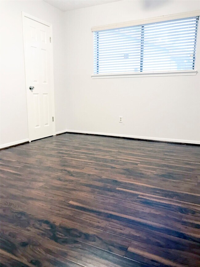 Building Photo - 10118 Sageglow Dr