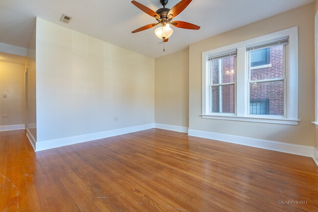 Building Photo - 6819 S Ridgeland Ave