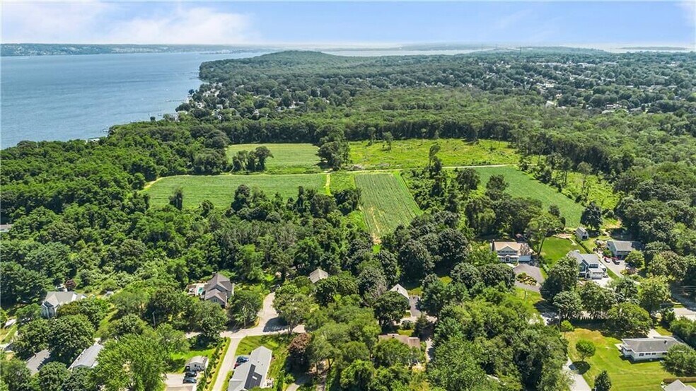 Building Photo - 93 Kickemuit Ave