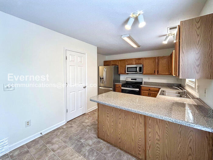 Building Photo - 5 Rosemont Ct