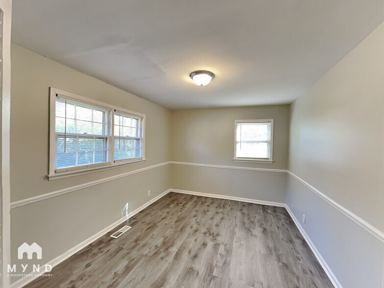 Building Photo - 6220 Leslie Dr