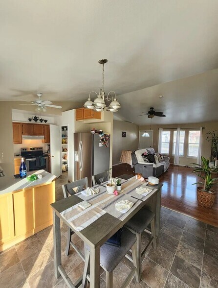 Building Photo - 875 Aspen Pl