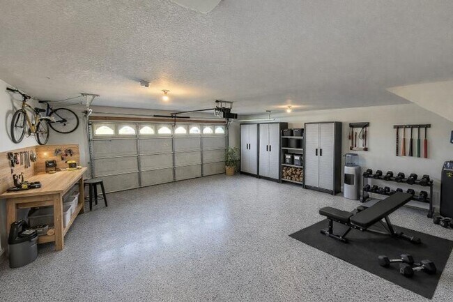 Building Photo - Your Next Home Sweet Home Awaits!