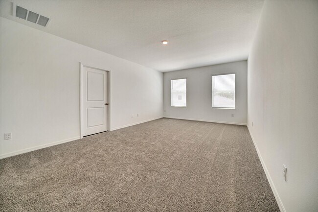 Building Photo - 10520 Farm Hl Ave