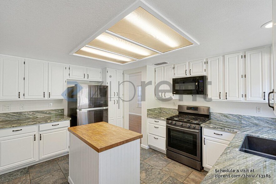 Building Photo - 5607 Blackrock Rd