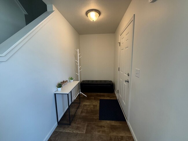 Building Photo - Spacious & Fully Furnished 5-Bedroom Colon...