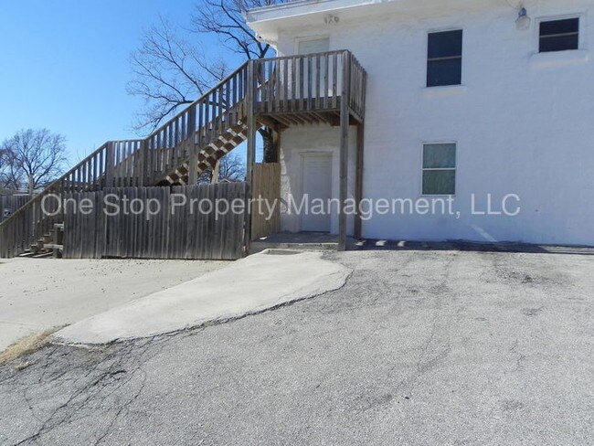 Primary Photo - 2304 Englewood Ct