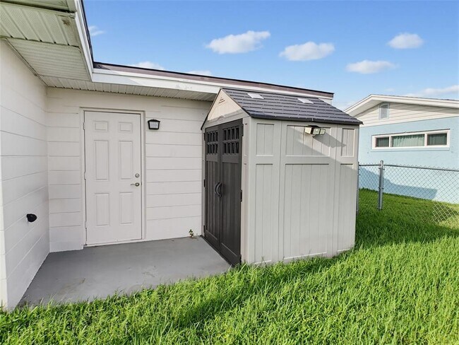 Building Photo - 4044 Headsail Dr