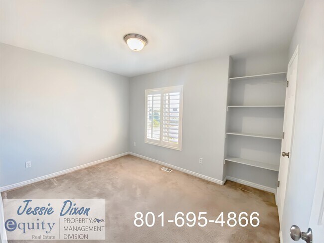 Building Photo - 910 James Cir