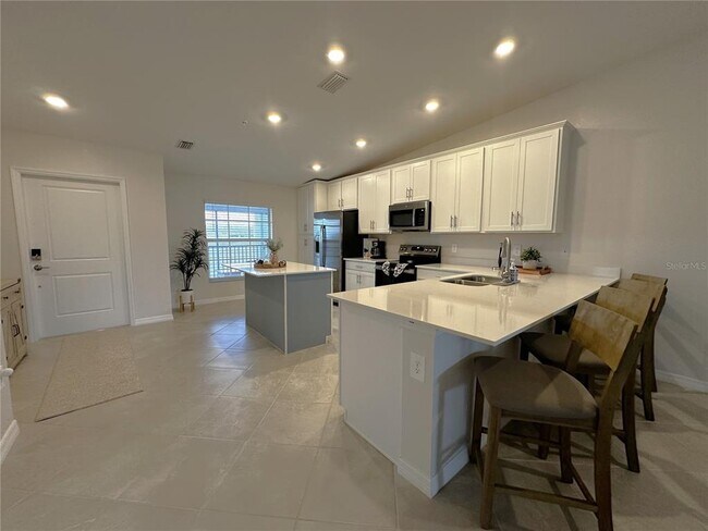 Building Photo - 14231 Heritage Landing Blvd