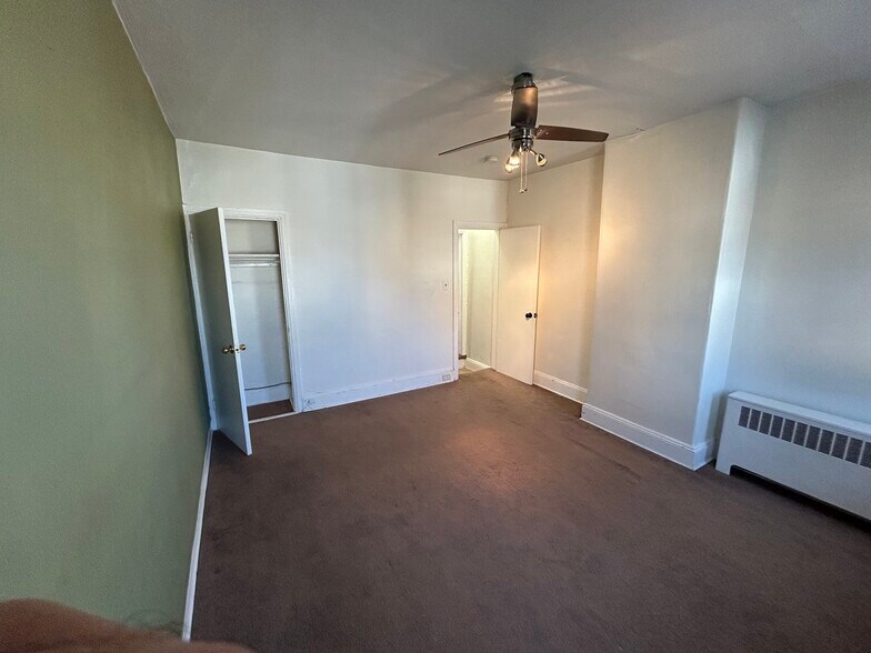 Building Photo - 245 Pensdale St