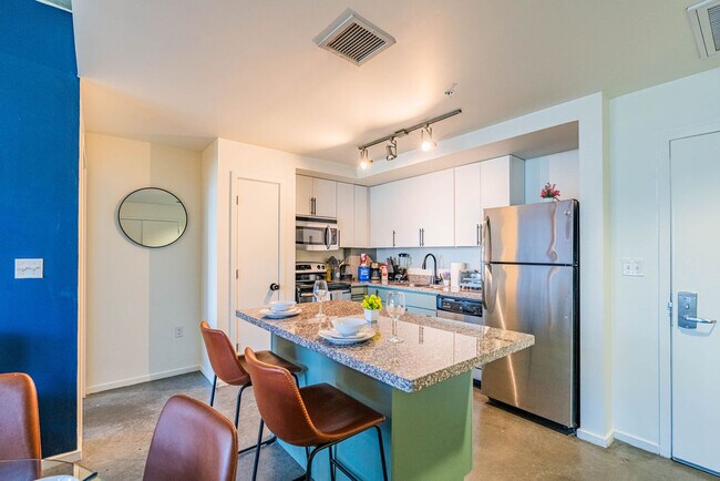 Building Photo - 333 E Roosevelt St