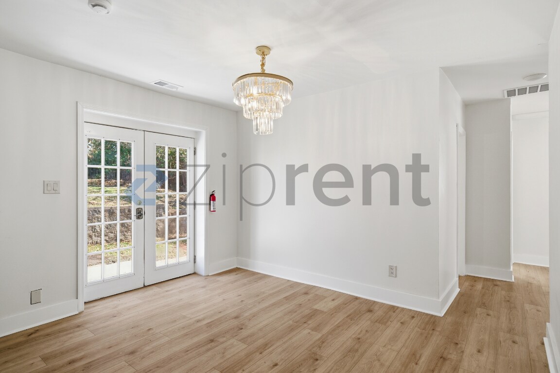 Building Photo - 1264 Hartford Ave SW