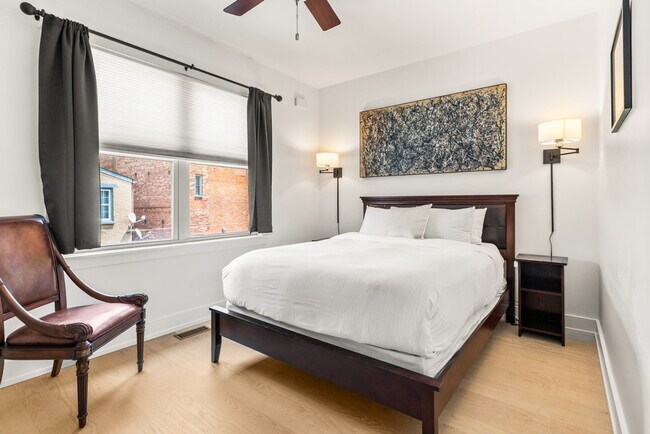 Building Photo - 1408 Pleasant St