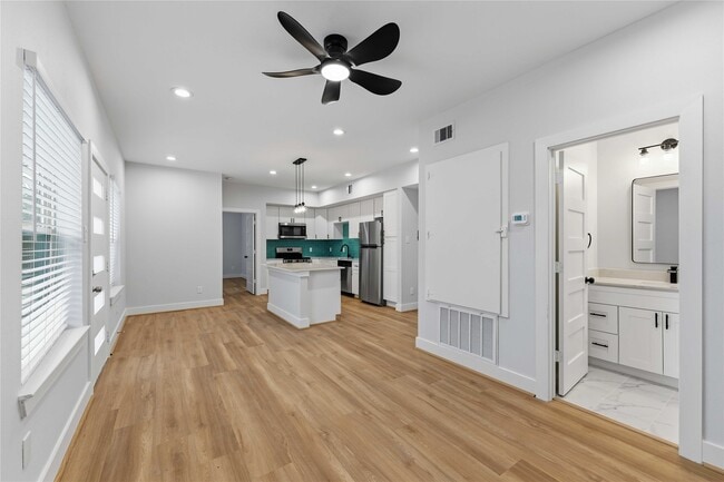 Building Photo - 5420 Elysian St