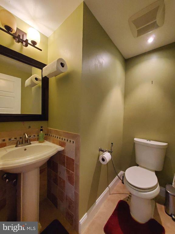 Building Photo - 15840 Buena Vista Dr