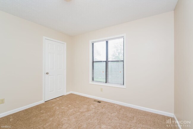 Building Photo - 3833 Greenbrook Dr