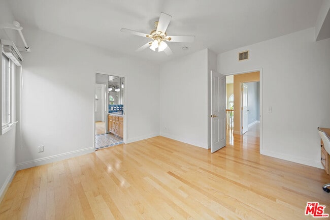 Building Photo - 248 S Swall Dr