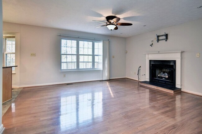 Building Photo - Updated Poquoson Home on Large Lot