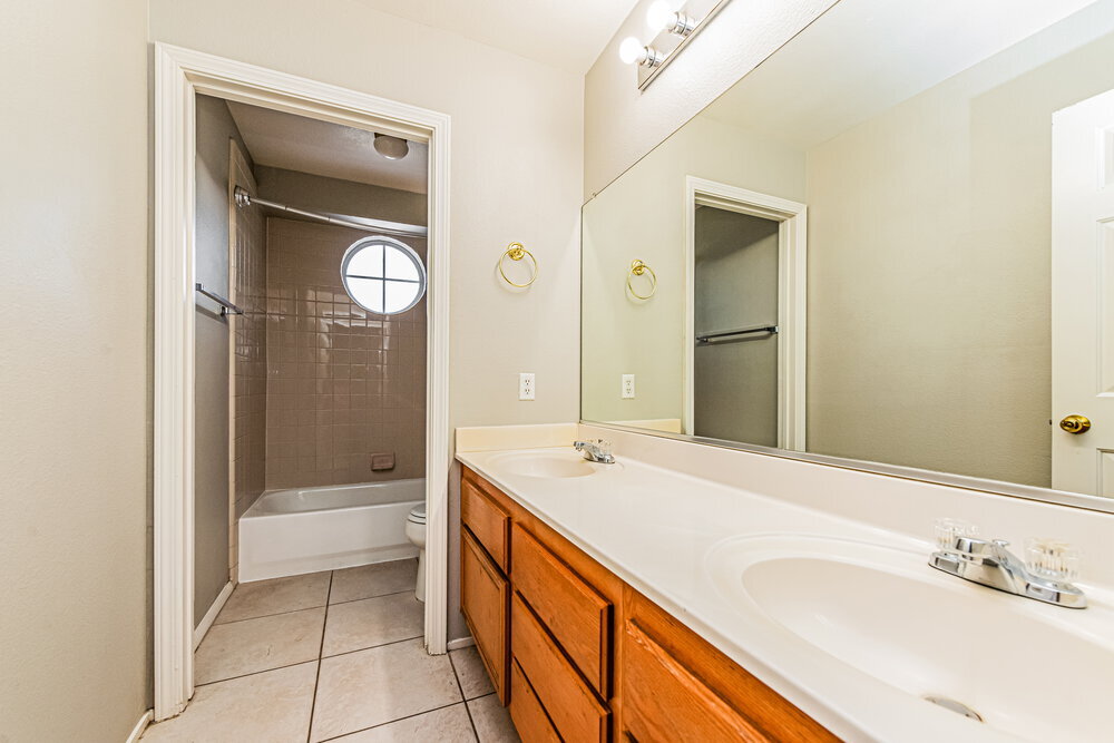 Building Photo - 4616 Reliant