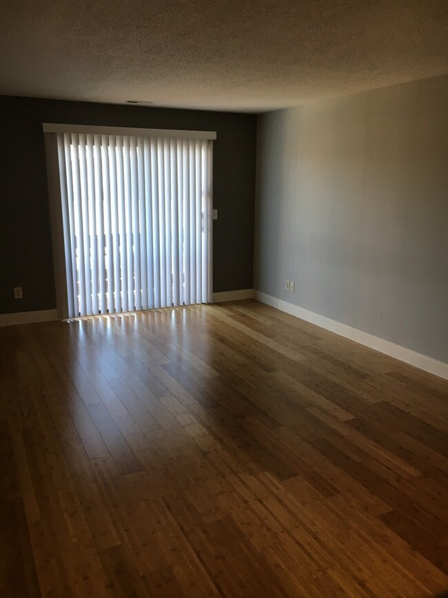 Building Photo - Summergate Parkway Condominiums