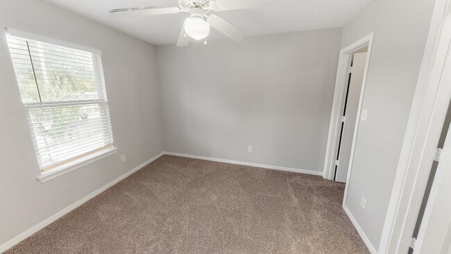 Building Photo - 503 Camp Ct