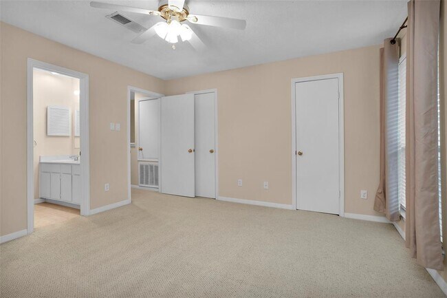 Building Photo - 938 Memorial Village Dr
