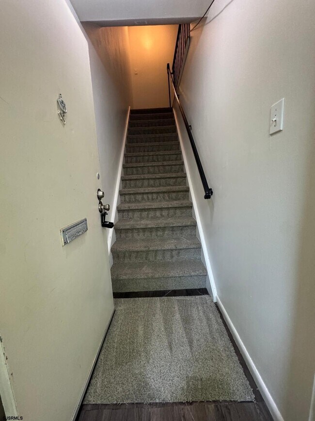 Building Photo - 703 Camelback Ct