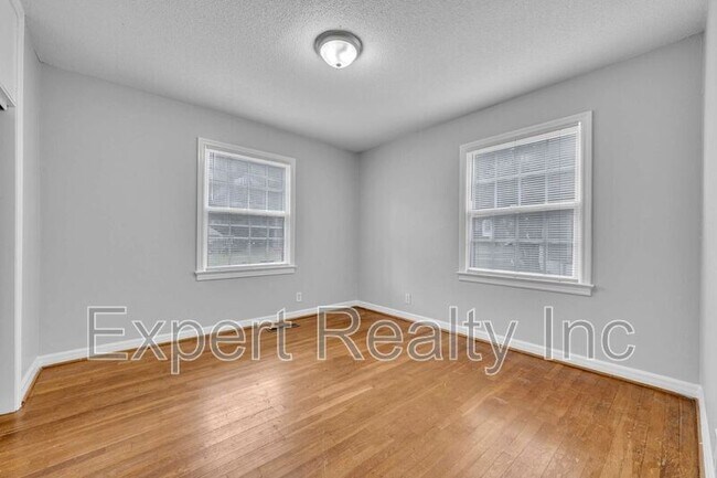 Building Photo - 920 Parkway Dr