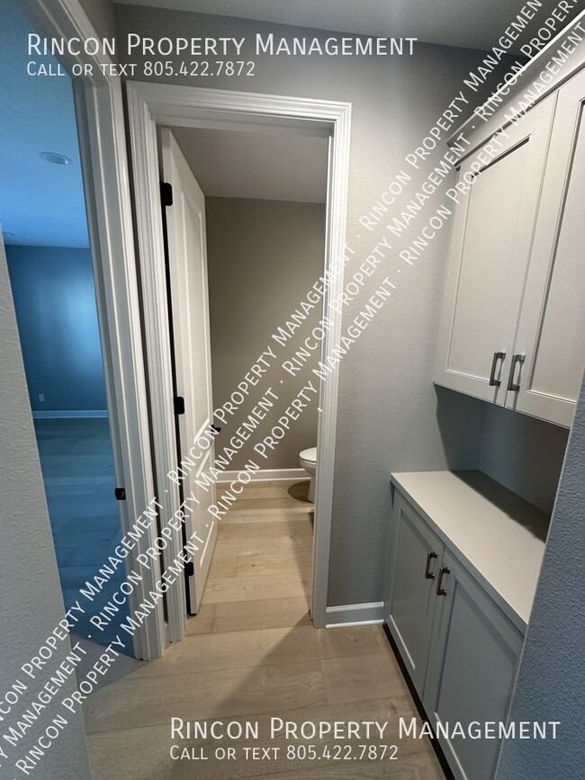 Building Photo - ONE BEDROOM RENTAL with Ensuite Bathroom a...