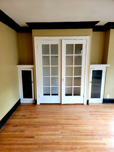 Building Photo - 10919 S Vernon Ave