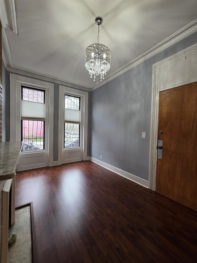 Building Photo - 291 8th St