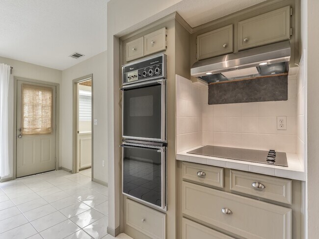 Building Photo - 9406 Bassoon Dr