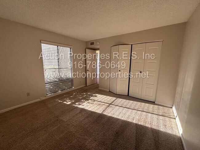 Building Photo - 5110 Village Oaks Dr