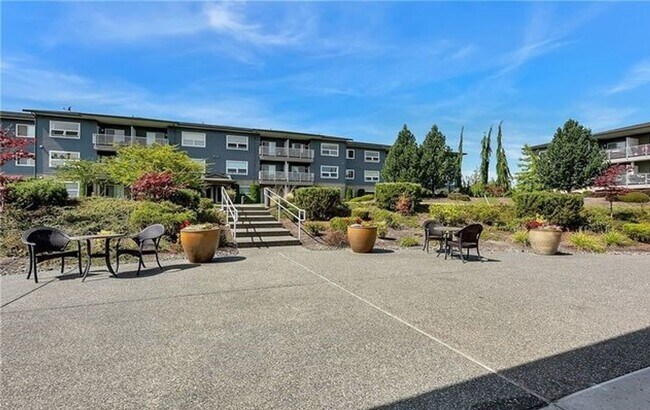 Building Photo - One Bedroom + Office, First floor unit